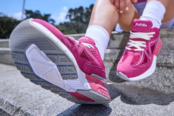 Wie schmale Absatzschuhe Fersenschmerzen und Plantarfasziitis auslösen können? - FitVilleDE
