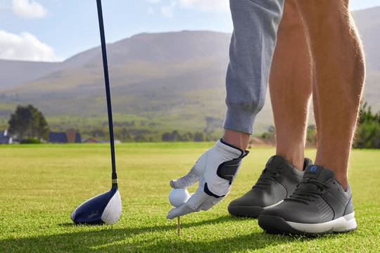 Frühlingsschwung: Orthopädische Golfschuhe mit breiter Passform, Spikes raus! - FitVilleDE