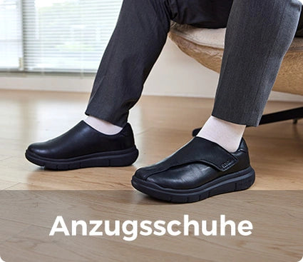 Pantoletten & Sandalen